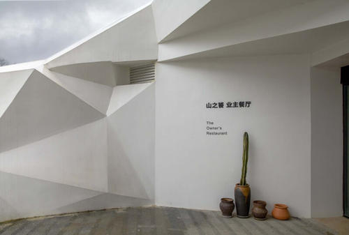 清水混凝土和仿清水混凝土是同一種建筑材料嗎？